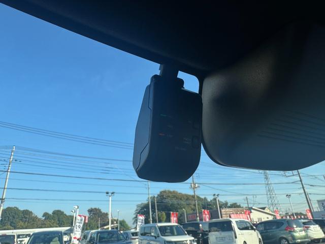 N-BOXカスタム ターボコーディネートスタイル オートクルーズ フルセグ対応 W電動ドア シートヒータ LED ESC リアカメラ ETC 整備記録簿 ソナー ベンチシート アイドリングストップ エアコン ドラレコ USB 両側電動ドア Rカメラ(16枚目)