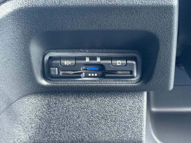 N-BOXカスタム ターボコーディネートスタイル オートクルーズ フルセグ対応 W電動ドア シートヒータ LED ESC リアカメラ ETC 整備記録簿 ソナー ベンチシート アイドリングストップ エアコン ドラレコ USB 両側電動ドア Rカメラ(17枚目)