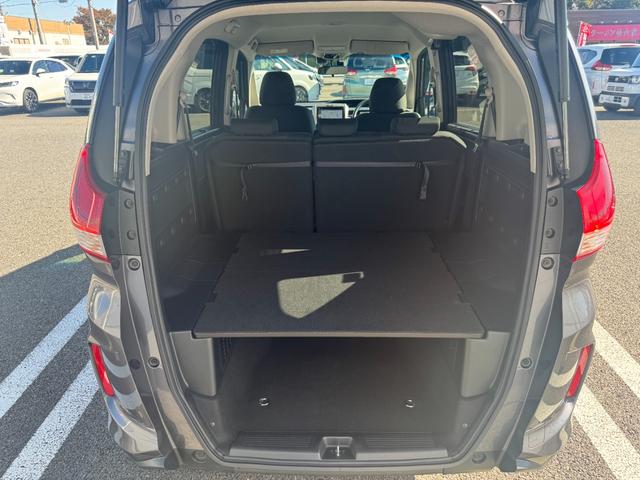 フリード＋ Ｇ・ホンダセンシング　プリクラッシュ　Ｂモニター　両側オートスライドドア　パワーウインド　スマートキー　両席エアバック　ＰＳ　フルセグ　アイドリングＳ　盗難警報装置　クルコン　横滑り防止機能　ＤＶＤ（7枚目）