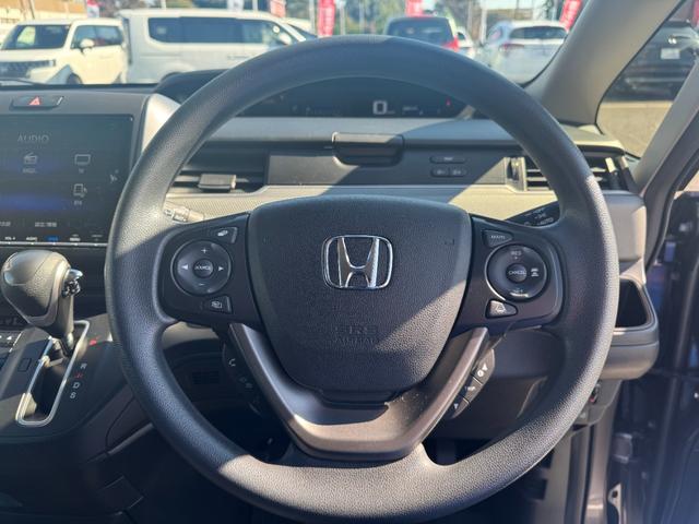 フリード＋ Ｇ・ホンダセンシング　プリクラッシュ　Ｂモニター　両側オートスライドドア　パワーウインド　スマートキー　両席エアバック　ＰＳ　フルセグ　アイドリングＳ　盗難警報装置　クルコン　横滑り防止機能　ＤＶＤ（11枚目）