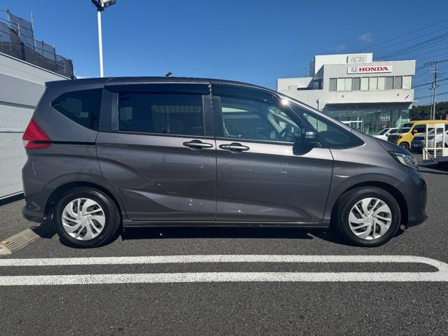 フリード＋ Ｇ・ホンダセンシング　プリクラッシュ　Ｂモニター　両側オートスライドドア　パワーウインド　スマートキー　両席エアバック　ＰＳ　フルセグ　アイドリングＳ　盗難警報装置　クルコン　横滑り防止機能　ＤＶＤ（21枚目）