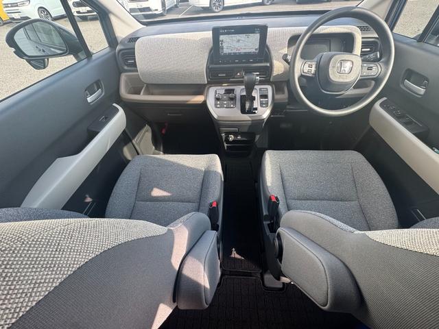 フリード エアー クルコン 横滑り防止機能 サイドカーテンエアバック USB フルオートエアコン 3列シート クリアランスソナー フルセグ キーレス LEDヘッドランプ 衝突軽減 パワーステアリング Bカメラ(4枚目)