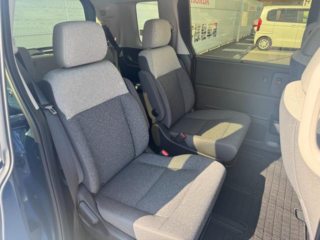 フリード エアー クルコン 横滑り防止機能 サイドカーテンエアバック USB フルオートエアコン 3列シート クリアランスソナー フルセグ キーレス LEDヘッドランプ 衝突軽減 パワーステアリング Bカメラ(6枚目)