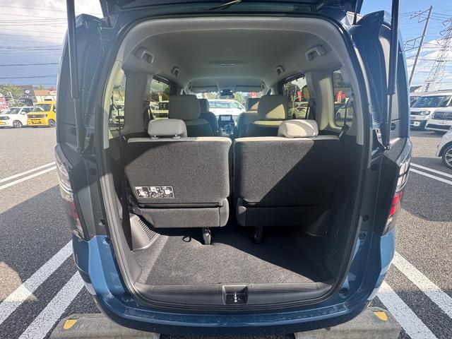 フリード エアー クルコン 横滑り防止機能 サイドカーテンエアバック USB フルオートエアコン 3列シート クリアランスソナー フルセグ キーレス LEDヘッドランプ 衝突軽減 パワーステアリング Bカメラ(8枚目)