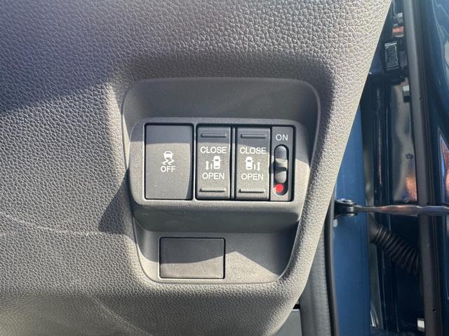 フリード エアー クルコン 横滑り防止機能 サイドカーテンエアバック USB フルオートエアコン 3列シート クリアランスソナー フルセグ キーレス LEDヘッドランプ 衝突軽減 パワーステアリング Bカメラ(16枚目)