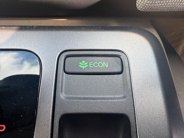 フリード エアー クルコン 横滑り防止機能 サイドカーテンエアバック USB フルオートエアコン 3列シート クリアランスソナー フルセグ キーレス LEDヘッドランプ 衝突軽減 パワーステアリング Bカメラ(17枚目)