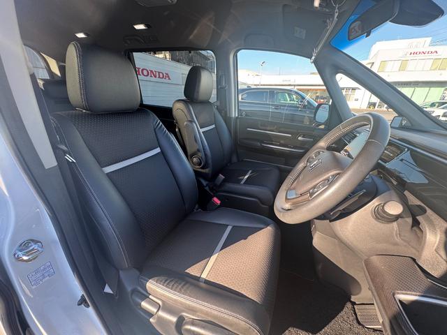 ステップワゴンスパーダ スパーダ・クールスピリットホンダセンシング　サイドエアバック　スマートキ　左右電動スライドドア　バックモニタ　Ｗエアコン　ナビ＆ＴＶ　三列シート　ＵＳＢ　助手席エアバッグ　ＡＡＣ　横滑り防止機能（5枚目）