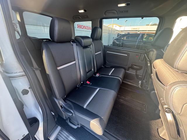 ステップワゴンスパーダ スパーダ・クールスピリットホンダセンシング　サイドエアバック　スマートキ　左右電動スライドドア　バックモニタ　Ｗエアコン　ナビ＆ＴＶ　三列シート　ＵＳＢ　助手席エアバッグ　ＡＡＣ　横滑り防止機能（6枚目）