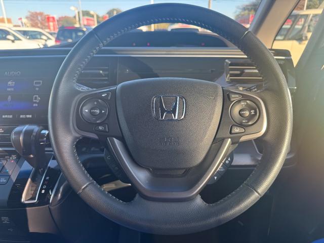 ステップワゴンスパーダ スパーダ・クールスピリットホンダセンシング　サイドエアバック　スマートキ　左右電動スライドドア　バックモニタ　Ｗエアコン　ナビ＆ＴＶ　三列シート　ＵＳＢ　助手席エアバッグ　ＡＡＣ　横滑り防止機能（13枚目）