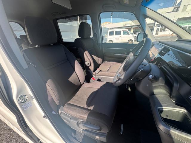 ステップワゴンスパーダ スパーダホンダセンシング　盗難防止　助手席エアバッグ　フロントカメラ　Ｗパワスラ　記録簿有　地デジ　サイドエアバッグ　ベンチシート　ＬＥＤライト　横滑り防止システム　オートエアコン　リアカメラ（5枚目）