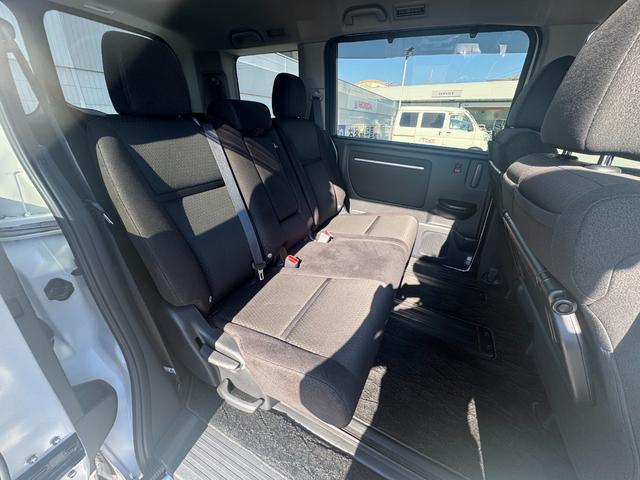 ステップワゴンスパーダ スパーダホンダセンシング　盗難防止　助手席エアバッグ　フロントカメラ　Ｗパワスラ　記録簿有　地デジ　サイドエアバッグ　ベンチシート　ＬＥＤライト　横滑り防止システム　オートエアコン　リアカメラ（6枚目）