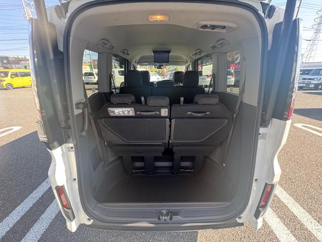 ステップワゴンスパーダ スパーダホンダセンシング　盗難防止　助手席エアバッグ　フロントカメラ　Ｗパワスラ　記録簿有　地デジ　サイドエアバッグ　ベンチシート　ＬＥＤライト　横滑り防止システム　オートエアコン　リアカメラ（8枚目）