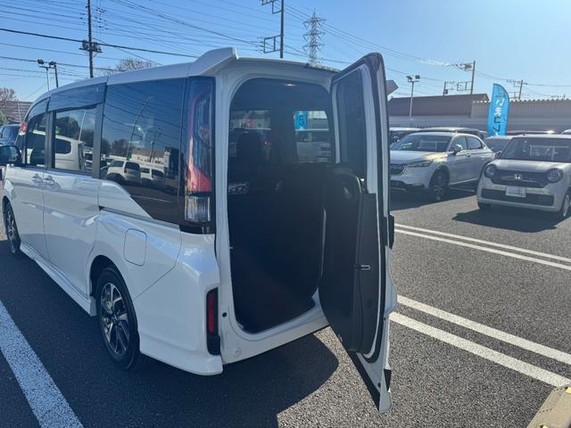 ステップワゴンスパーダ スパーダホンダセンシング　盗難防止　助手席エアバッグ　フロントカメラ　Ｗパワスラ　記録簿有　地デジ　サイドエアバッグ　ベンチシート　ＬＥＤライト　横滑り防止システム　オートエアコン　リアカメラ（10枚目）