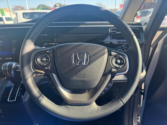 ステップワゴンスパーダ スパーダホンダセンシング　盗難防止　助手席エアバッグ　フロントカメラ　Ｗパワスラ　記録簿有　地デジ　サイドエアバッグ　ベンチシート　ＬＥＤライト　横滑り防止システム　オートエアコン　リアカメラ（14枚目）