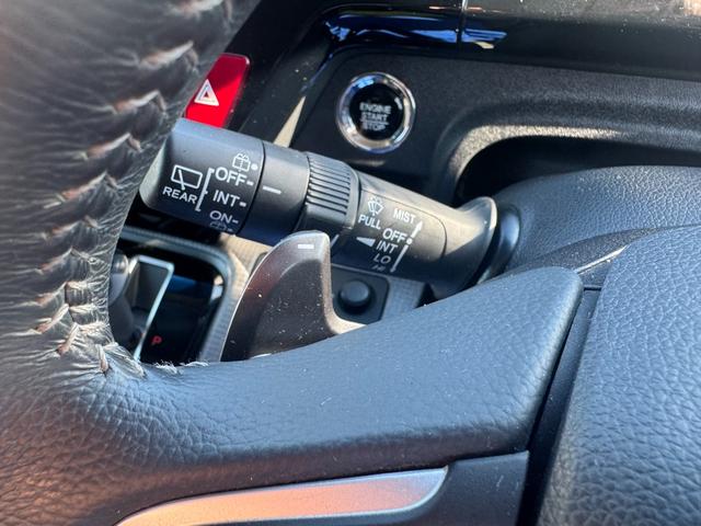 ステップワゴンスパーダ スパーダホンダセンシング　盗難防止　助手席エアバッグ　フロントカメラ　Ｗパワスラ　記録簿有　地デジ　サイドエアバッグ　ベンチシート　ＬＥＤライト　横滑り防止システム　オートエアコン　リアカメラ（16枚目）