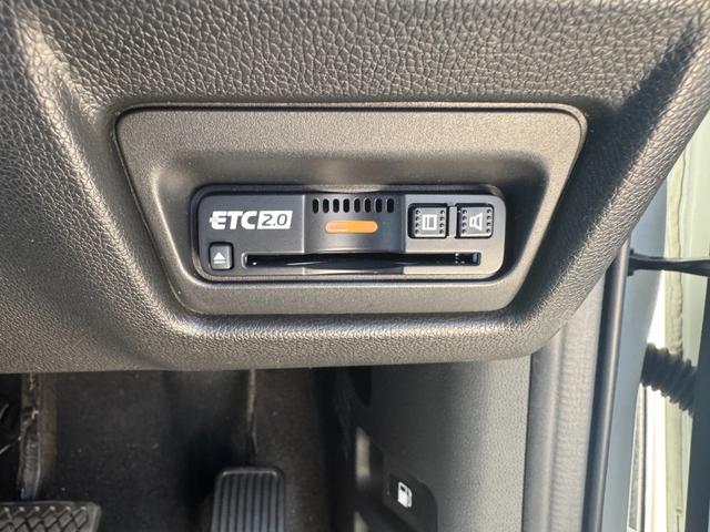 ステップワゴンスパーダ スパーダホンダセンシング　盗難防止　助手席エアバッグ　フロントカメラ　Ｗパワスラ　記録簿有　地デジ　サイドエアバッグ　ベンチシート　ＬＥＤライト　横滑り防止システム　オートエアコン　リアカメラ（17枚目）