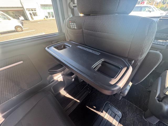 ステップワゴンスパーダ スパーダホンダセンシング　盗難防止　助手席エアバッグ　フロントカメラ　Ｗパワスラ　記録簿有　地デジ　サイドエアバッグ　ベンチシート　ＬＥＤライト　横滑り防止システム　オートエアコン　リアカメラ（22枚目）