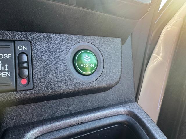 ステップワゴンスパーダ スパーダホンダセンシング　盗難防止　助手席エアバッグ　フロントカメラ　Ｗパワスラ　記録簿有　地デジ　サイドエアバッグ　ベンチシート　ＬＥＤライト　横滑り防止システム　オートエアコン　リアカメラ（25枚目）