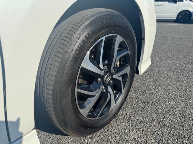 ステップワゴンスパーダ スパーダホンダセンシング　盗難防止　助手席エアバッグ　フロントカメラ　Ｗパワスラ　記録簿有　地デジ　サイドエアバッグ　ベンチシート　ＬＥＤライト　横滑り防止システム　オートエアコン　リアカメラ（26枚目）