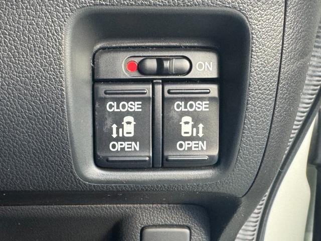 N-BOXカスタム GSSパッケージ 両側パワ-スライドドア LEDランプ TVナビ 整備記録簿 スマ-トキ- Bカメ ETC付き エアコン ESC A-STOP 盗難防止システム パワーウィンドウ DVD ABS(14枚目)