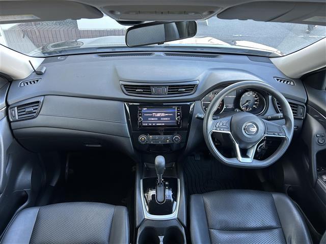 エクストレイル ２０Ｓ　純正７インチナビ／Ｂｌｕｅｔｏｏｔｈ／ＣＤ／ＤＶＤ／ＥＴＣ／４ＷＤ／リモコンキー／バックカメラ／オートライト／純正フロアマット／合皮シート／フルフラットシート／リアウウィンドウ曇り止め／純正１７ＳＷ／（2枚目）