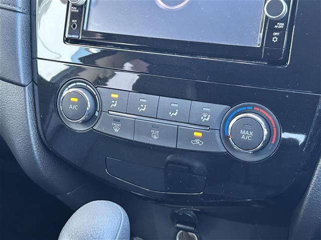 エクストレイル ２０Ｓ　純正７インチナビ／Ｂｌｕｅｔｏｏｔｈ／ＣＤ／ＤＶＤ／ＥＴＣ／４ＷＤ／リモコンキー／バックカメラ／オートライト／純正フロアマット／合皮シート／フルフラットシート／リアウウィンドウ曇り止め／純正１７ＳＷ／（21枚目）