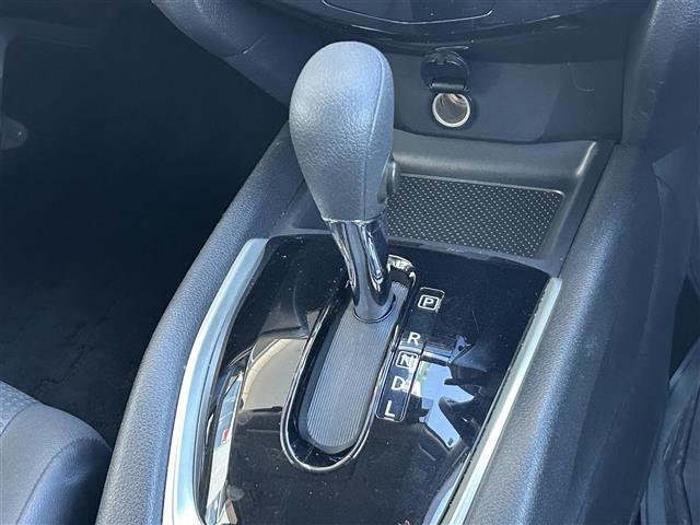 エクストレイル ２０Ｓ　純正７インチナビ／Ｂｌｕｅｔｏｏｔｈ／ＣＤ／ＤＶＤ／ＥＴＣ／４ＷＤ／リモコンキー／バックカメラ／オートライト／純正フロアマット／合皮シート／フルフラットシート／リアウウィンドウ曇り止め／純正１７ＳＷ／（22枚目）