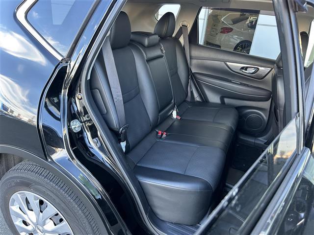 エクストレイル ２０Ｓ　純正７インチナビ／Ｂｌｕｅｔｏｏｔｈ／ＣＤ／ＤＶＤ／ＥＴＣ／４ＷＤ／リモコンキー／バックカメラ／オートライト／純正フロアマット／合皮シート／フルフラットシート／リアウウィンドウ曇り止め／純正１７ＳＷ／（26枚目）