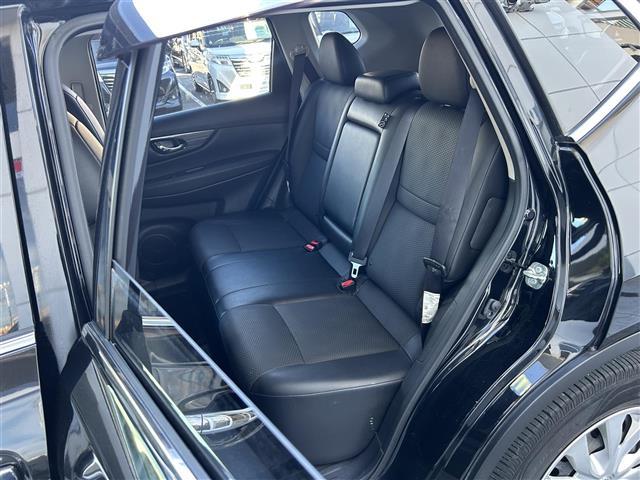 エクストレイル ２０Ｓ　純正７インチナビ／Ｂｌｕｅｔｏｏｔｈ／ＣＤ／ＤＶＤ／ＥＴＣ／４ＷＤ／リモコンキー／バックカメラ／オートライト／純正フロアマット／合皮シート／フルフラットシート／リアウウィンドウ曇り止め／純正１７ＳＷ／（28枚目）