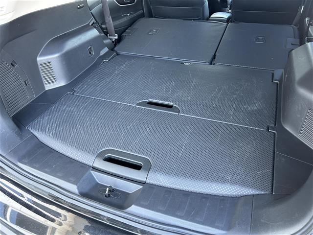 エクストレイル ２０Ｓ　純正７インチナビ／Ｂｌｕｅｔｏｏｔｈ／ＣＤ／ＤＶＤ／ＥＴＣ／４ＷＤ／リモコンキー／バックカメラ／オートライト／純正フロアマット／合皮シート／フルフラットシート／リアウウィンドウ曇り止め／純正１７ＳＷ／（31枚目）