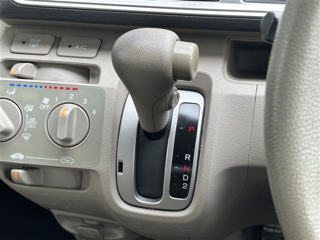 ライフ Ｇ　オーディオディスプレイ／ＦＭ／ＡＭ／ＣＤ／ＡＵＸフルフラットシート／バックカメラ／エアバッグ／スマートキー／ハロゲンヘッドライト／パワーステアリング／パワーウィンドウ／純正フロアマット／純正１３ＳＷ／（9枚目）
