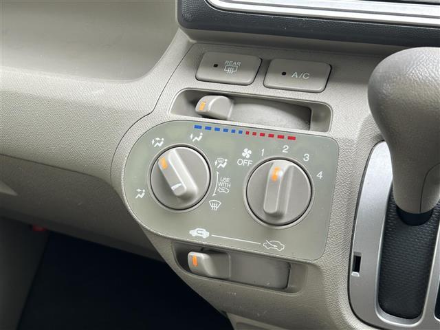 ライフ Ｇ　オーディオディスプレイ／ＦＭ／ＡＭ／ＣＤ／ＡＵＸフルフラットシート／バックカメラ／エアバッグ／スマートキー／ハロゲンヘッドライト／パワーステアリング／パワーウィンドウ／純正フロアマット／純正１３ＳＷ／（10枚目）