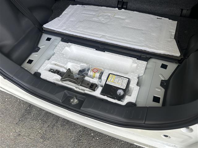 スペーシアカスタム ＸＳターボ　純正８型ナビ／フルセグＴＶ／Ｂｌｕｅｔｏｏｔｈ／ＣＤ／ＤＶＤ／ＵＳＢ／ＥＴＣ／シートヒーターＤ席／オートライト／ドラレコ／プッシュスタートスマートキー／キセノンヘッドライト／エアバッグ／純正１５ＡＷ／（29枚目）
