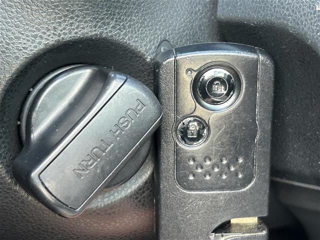 フィットハイブリッド スマートセレクション 社外7型ナビ/CD/DVD/FM/AM/USB/ワンセグTV/バックカメラ/オートライト/ETC車載器/スマートキー/クルーズコントロール/純正フロアマット/エアバッグ/オートエアコン/純正15AW/(18枚目)