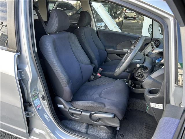 フィットハイブリッド スマートセレクション 社外7型ナビ/CD/DVD/FM/AM/USB/ワンセグTV/バックカメラ/オートライト/ETC車載器/スマートキー/クルーズコントロール/純正フロアマット/エアバッグ/オートエアコン/純正15AW/(24枚目)