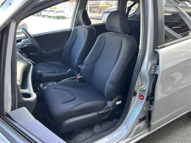 フィットハイブリッド スマートセレクション 社外7型ナビ/CD/DVD/FM/AM/USB/ワンセグTV/バックカメラ/オートライト/ETC車載器/スマートキー/クルーズコントロール/純正フロアマット/エアバッグ/オートエアコン/純正15AW/(26枚目)