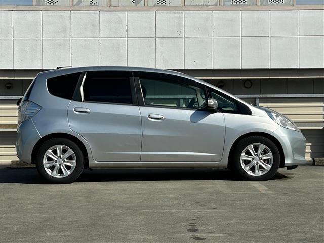 フィットハイブリッド スマートセレクション 社外7型ナビ/CD/DVD/FM/AM/USB/ワンセグTV/バックカメラ/オートライト/ETC車載器/スマートキー/クルーズコントロール/純正フロアマット/エアバッグ/オートエアコン/純正15AW/(33枚目)