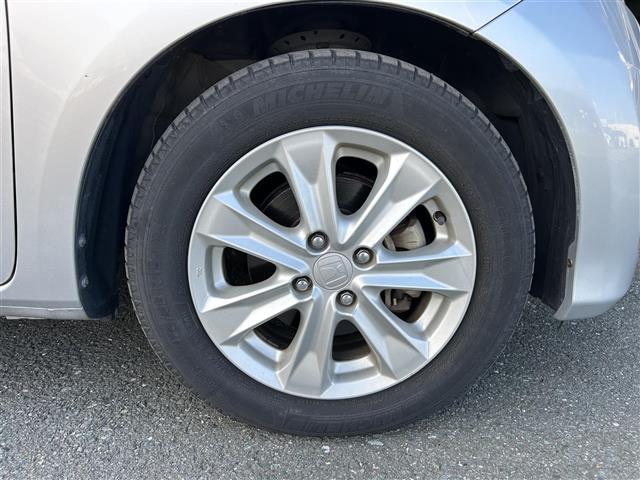 フィットハイブリッド スマートセレクション 社外7型ナビ/CD/DVD/FM/AM/USB/ワンセグTV/バックカメラ/オートライト/ETC車載器/スマートキー/クルーズコントロール/純正フロアマット/エアバッグ/オートエアコン/純正15AW/(40枚目)