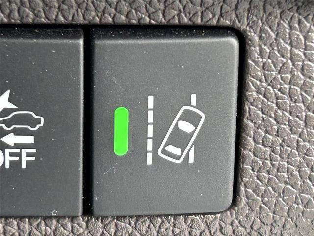 フリード G・ホンダセンシング 社外7インチナビ/Bluetooth/CD/DVD/ホンダセンシング/クルーズコントロール/ETC/両側パワースライドドア/レーンキープアシスト/3列シート/チップアップシート/ドラレコ/純正15AW(7枚目)