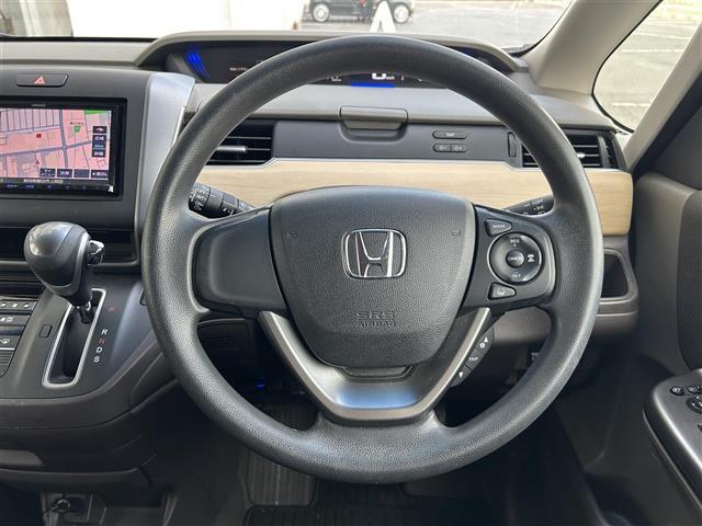 フリード G・ホンダセンシング 社外7インチナビ/Bluetooth/CD/DVD/ホンダセンシング/クルーズコントロール/ETC/両側パワースライドドア/レーンキープアシスト/3列シート/チップアップシート/ドラレコ/純正15AW(13枚目)