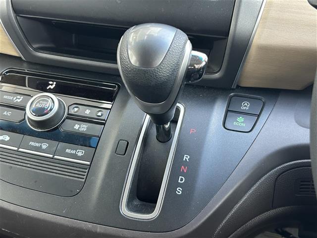 フリード G・ホンダセンシング 社外7インチナビ/Bluetooth/CD/DVD/ホンダセンシング/クルーズコントロール/ETC/両側パワースライドドア/レーンキープアシスト/3列シート/チップアップシート/ドラレコ/純正15AW(18枚目)