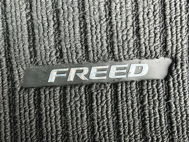 フリード G・ホンダセンシング 社外7インチナビ/Bluetooth/CD/DVD/ホンダセンシング/クルーズコントロール/ETC/両側パワースライドドア/レーンキープアシスト/3列シート/チップアップシート/ドラレコ/純正15AW(21枚目)