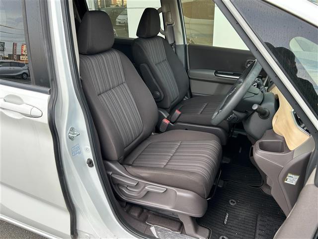 フリード G・ホンダセンシング 社外7インチナビ/Bluetooth/CD/DVD/ホンダセンシング/クルーズコントロール/ETC/両側パワースライドドア/レーンキープアシスト/3列シート/チップアップシート/ドラレコ/純正15AW(22枚目)