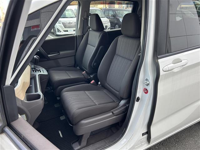 フリード G・ホンダセンシング 社外7インチナビ/Bluetooth/CD/DVD/ホンダセンシング/クルーズコントロール/ETC/両側パワースライドドア/レーンキープアシスト/3列シート/チップアップシート/ドラレコ/純正15AW(23枚目)