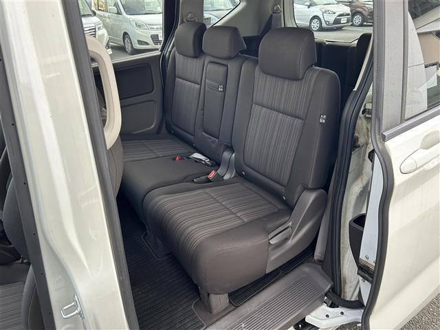 フリード G・ホンダセンシング 社外7インチナビ/Bluetooth/CD/DVD/ホンダセンシング/クルーズコントロール/ETC/両側パワースライドドア/レーンキープアシスト/3列シート/チップアップシート/ドラレコ/純正15AW(25枚目)