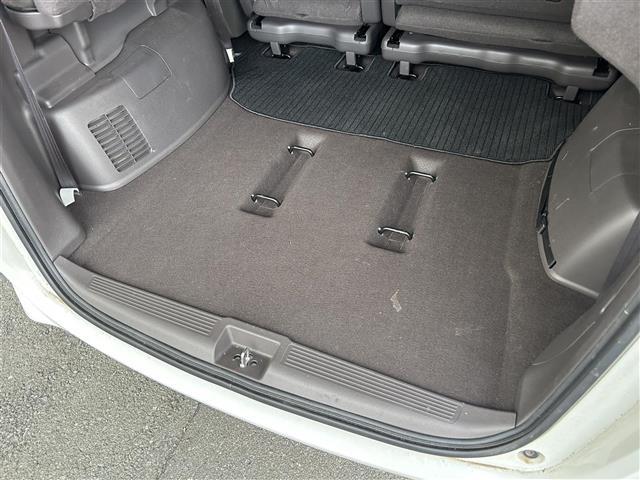 フリード G・ホンダセンシング 社外7インチナビ/Bluetooth/CD/DVD/ホンダセンシング/クルーズコントロール/ETC/両側パワースライドドア/レーンキープアシスト/3列シート/チップアップシート/ドラレコ/純正15AW(30枚目)