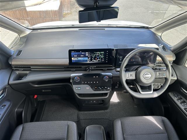 セレナ e-パワー ハイウェイスターV 12.3型NissanConnectナビ/FM/AM/フルセグTV/Bluetooth/ETC2.0/前後ドラレコ/プロパイロット/アラウンドビューモニター/ワイヤレス充電/追従クルコン/純正16AW(13枚目)