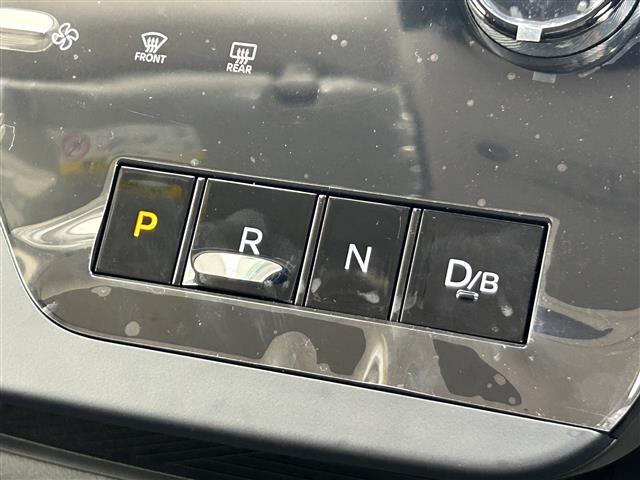 セレナ e-パワー ハイウェイスターV 12.3型NissanConnectナビ/FM/AM/フルセグTV/Bluetooth/ETC2.0/前後ドラレコ/プロパイロット/アラウンドビューモニター/ワイヤレス充電/追従クルコン/純正16AW(17枚目)