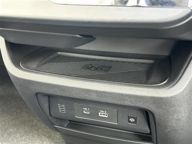 セレナ e-パワー ハイウェイスターV 12.3型NissanConnectナビ/FM/AM/フルセグTV/Bluetooth/ETC2.0/前後ドラレコ/プロパイロット/アラウンドビューモニター/ワイヤレス充電/追従クルコン/純正16AW(20枚目)