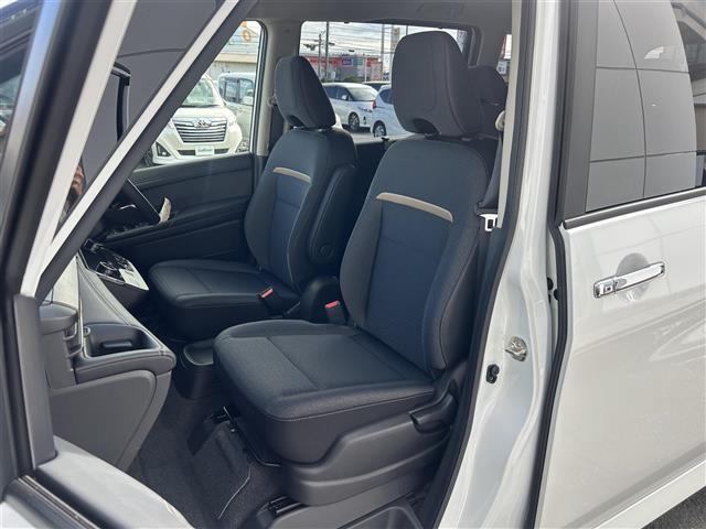 セレナ e-パワー ハイウェイスターV 12.3型NissanConnectナビ/FM/AM/フルセグTV/Bluetooth/ETC2.0/前後ドラレコ/プロパイロット/アラウンドビューモニター/ワイヤレス充電/追従クルコン/純正16AW(23枚目)